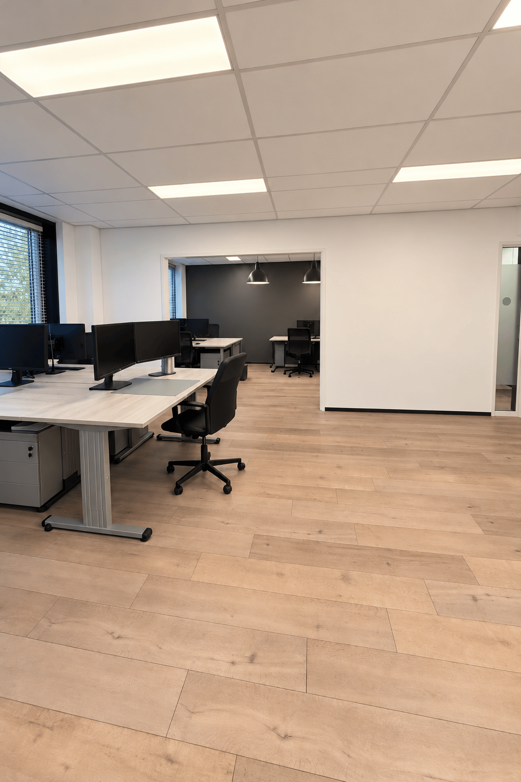 View photo 3 of Koraalrood 153