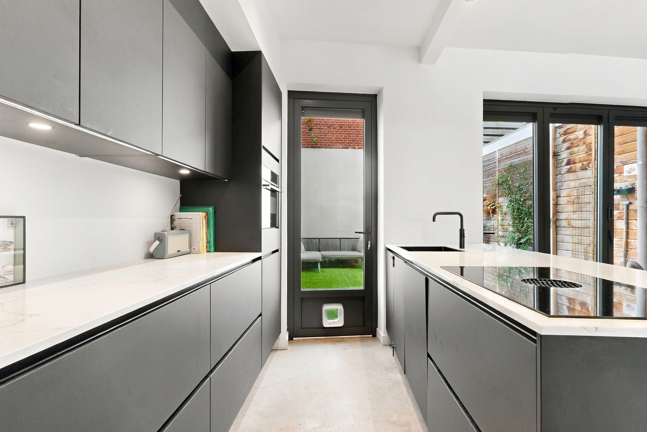 Photo 12 of Esschilderstraat 22