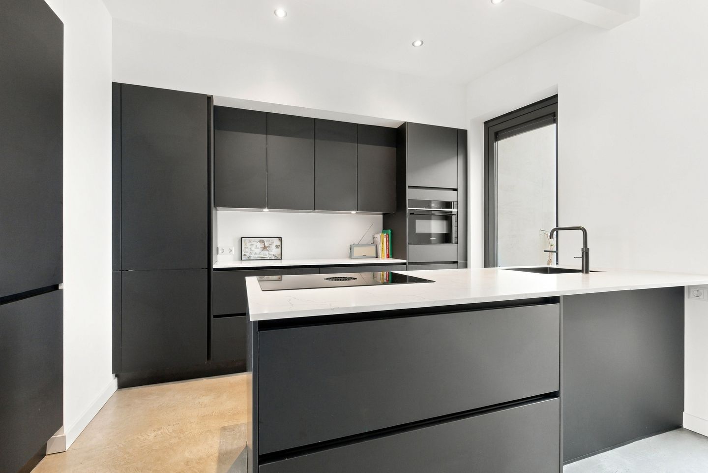 Photo 10 of Esschilderstraat 22