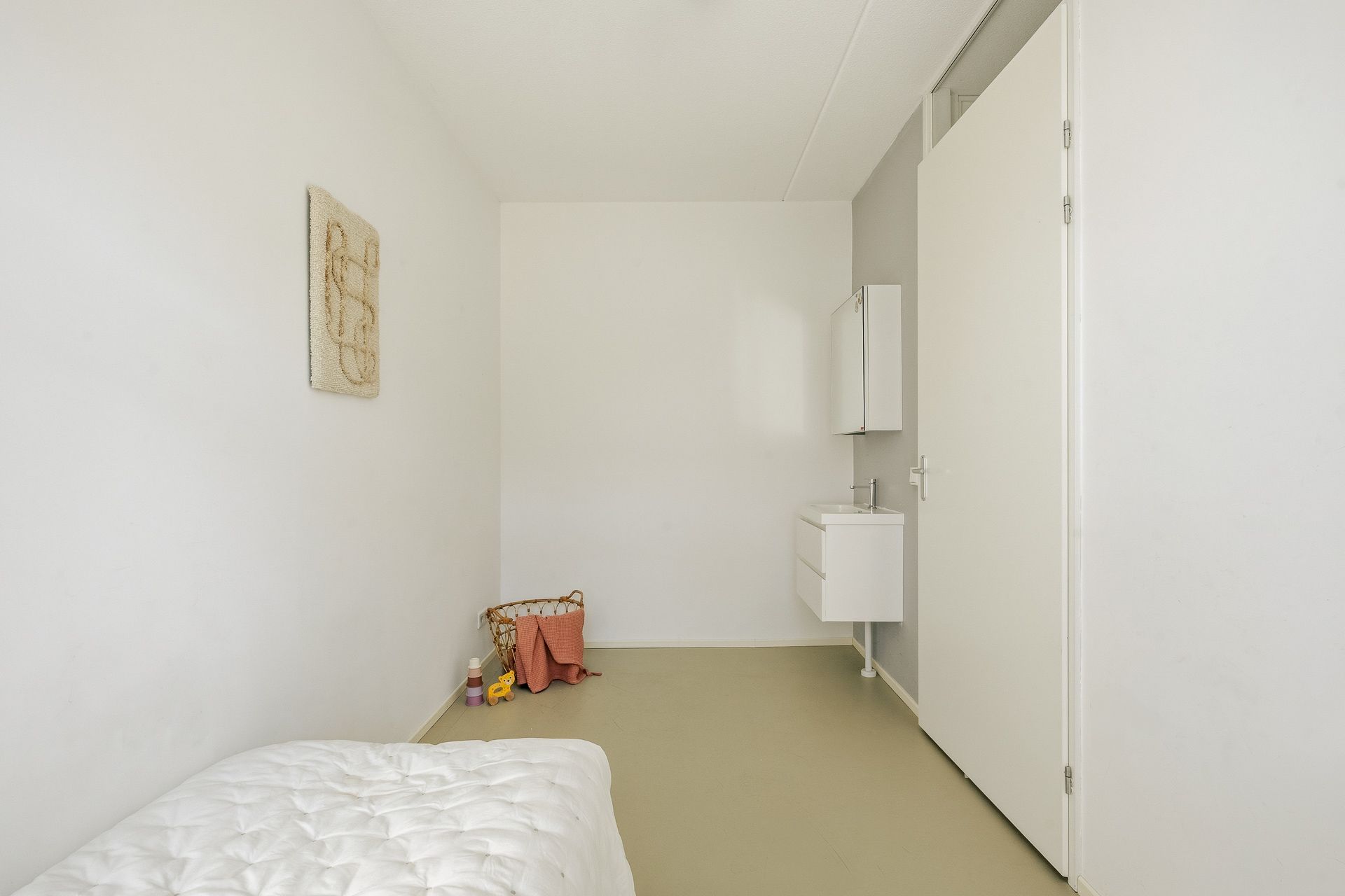 Photo 9 of Eva Besnyöstraat 617
