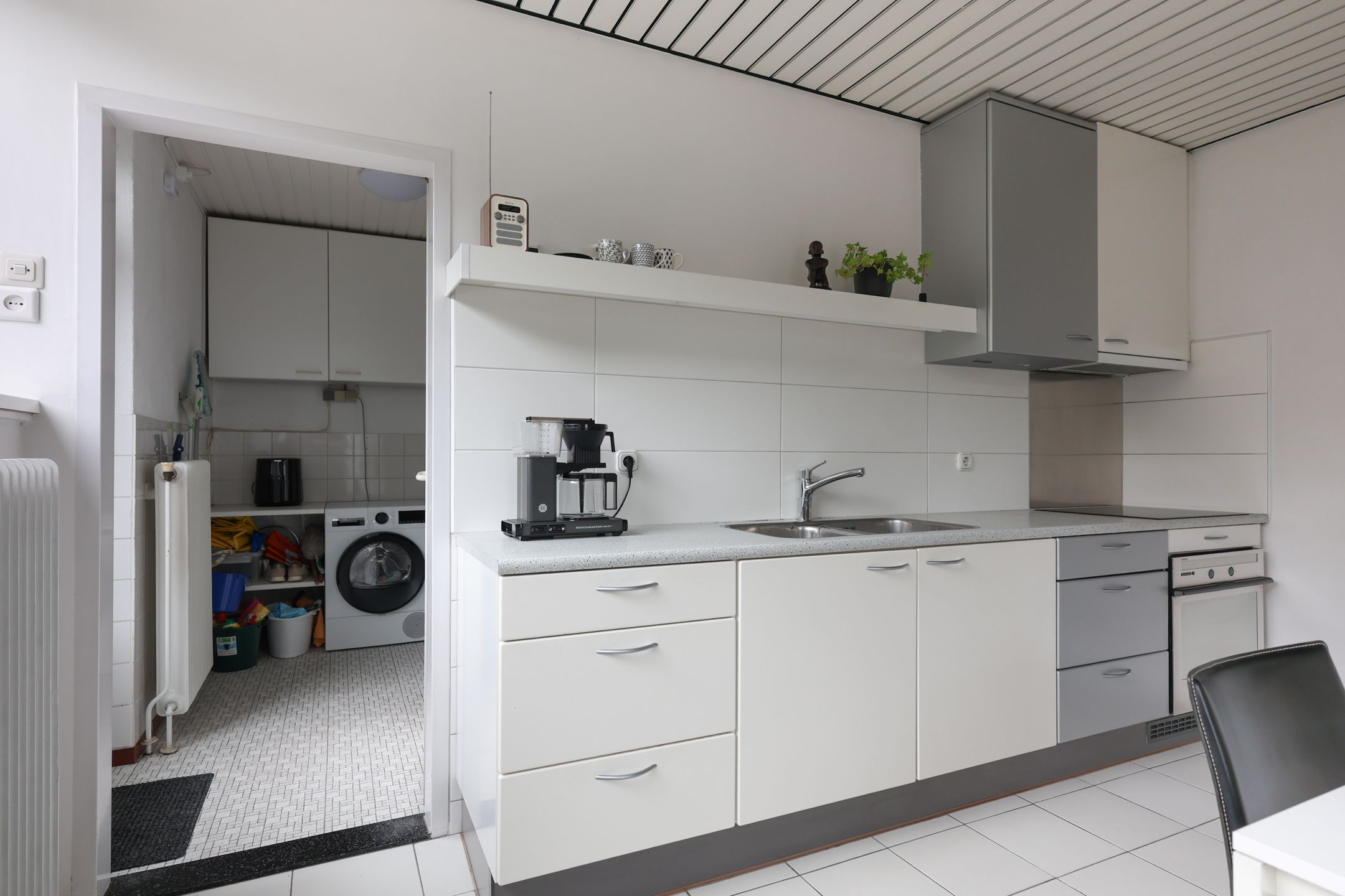 Photo 18 of Renierstraat 5