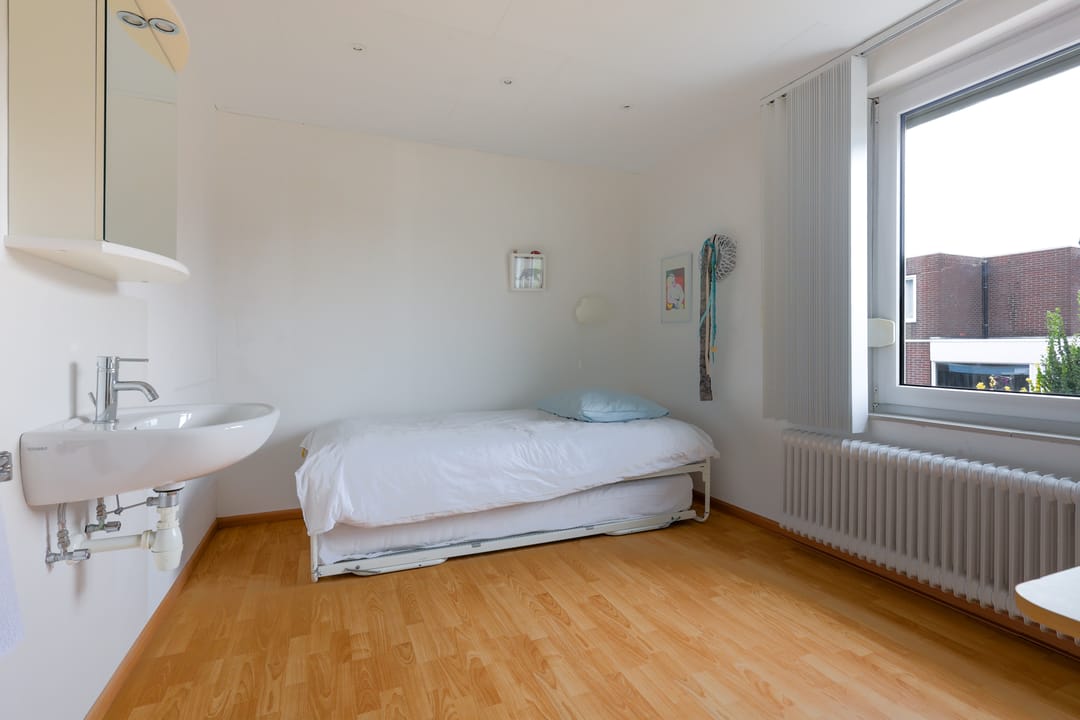 Photo 22 of Renierstraat 5