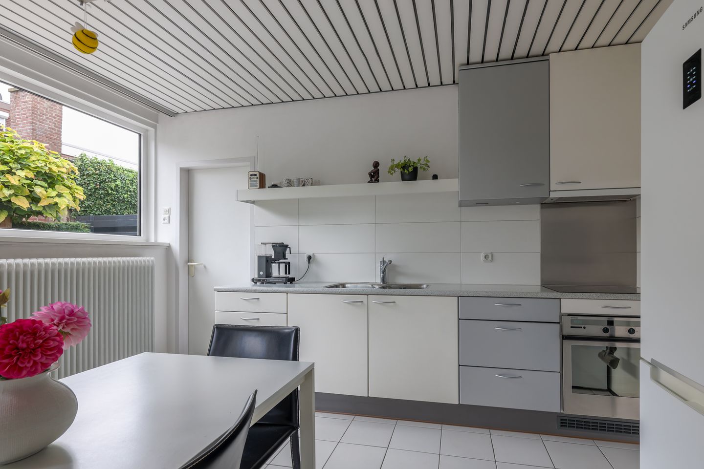 Photo 14 of Renierstraat 5