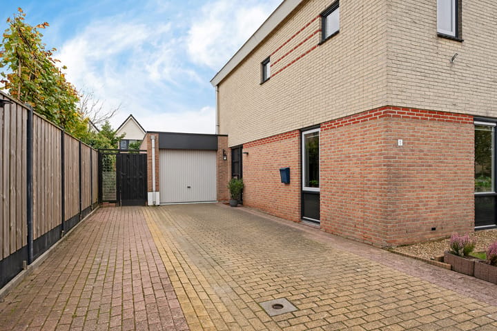 Hoekwoning te koop: Dotterbloem 1, Marknesse