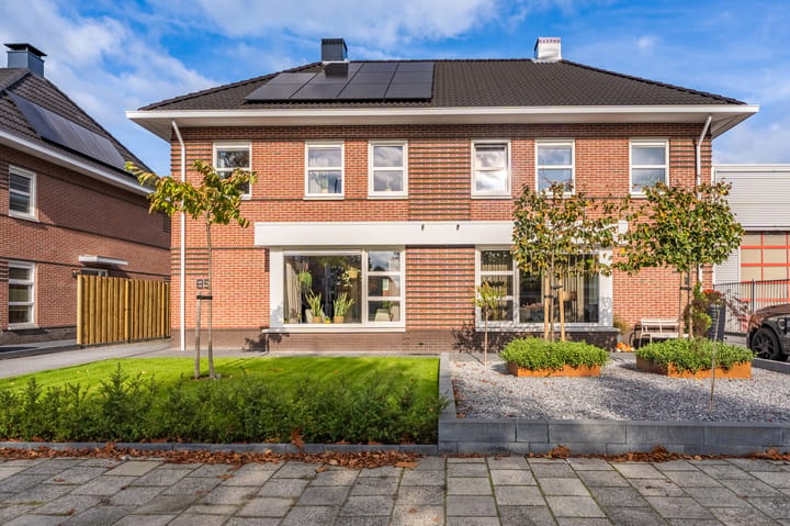 Twee-onder-één-kap te koop: Nassaustraat 89, Winschoten