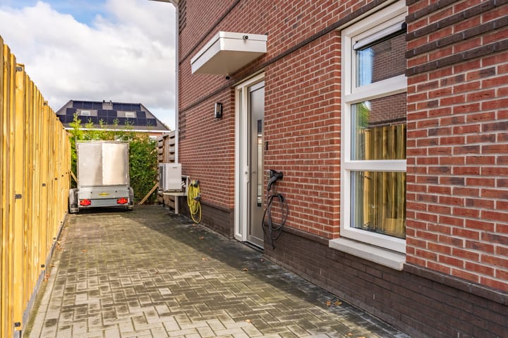 Twee-onder-één-kap te koop: Nassaustraat 89, Winschoten