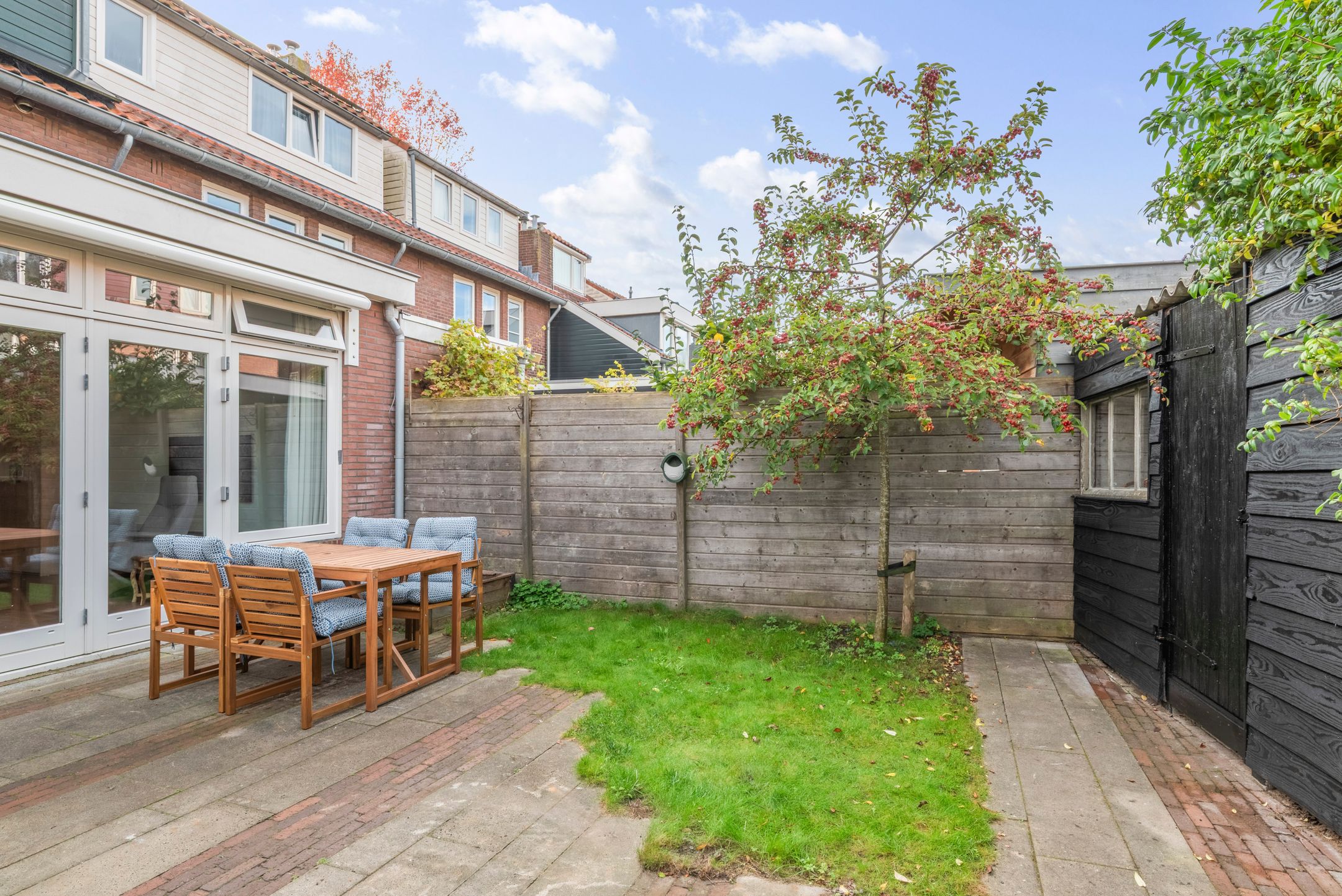 Photo 12 of Van Raephorststraat 24