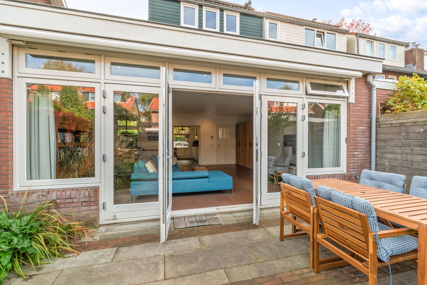 Photo 14 of Van Raephorststraat 24