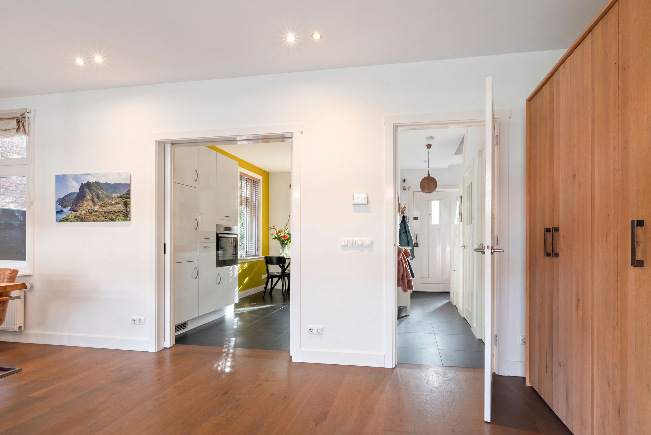 Photo 21 of Van Raephorststraat 24