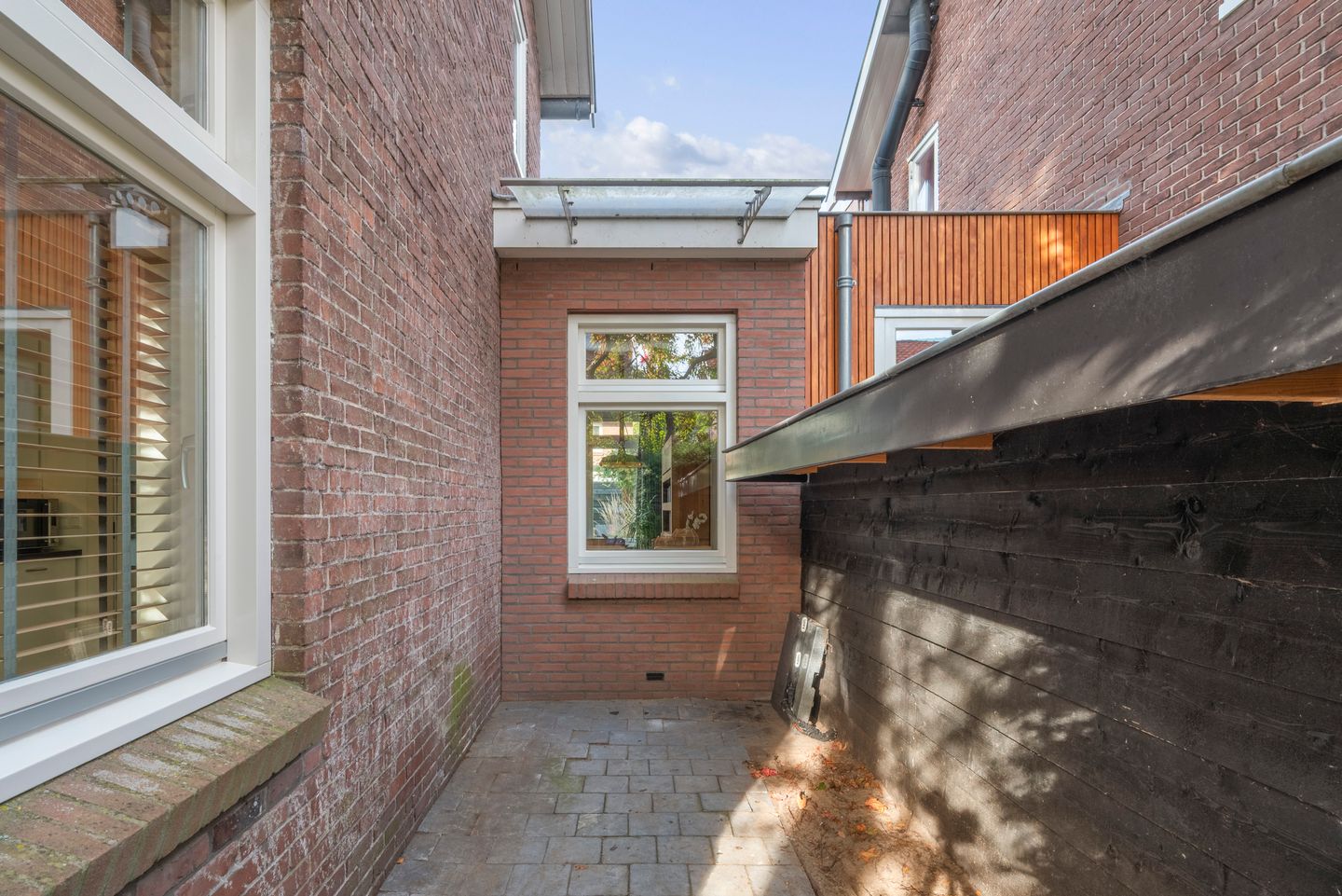 Photo 35 of Van Raephorststraat 24
