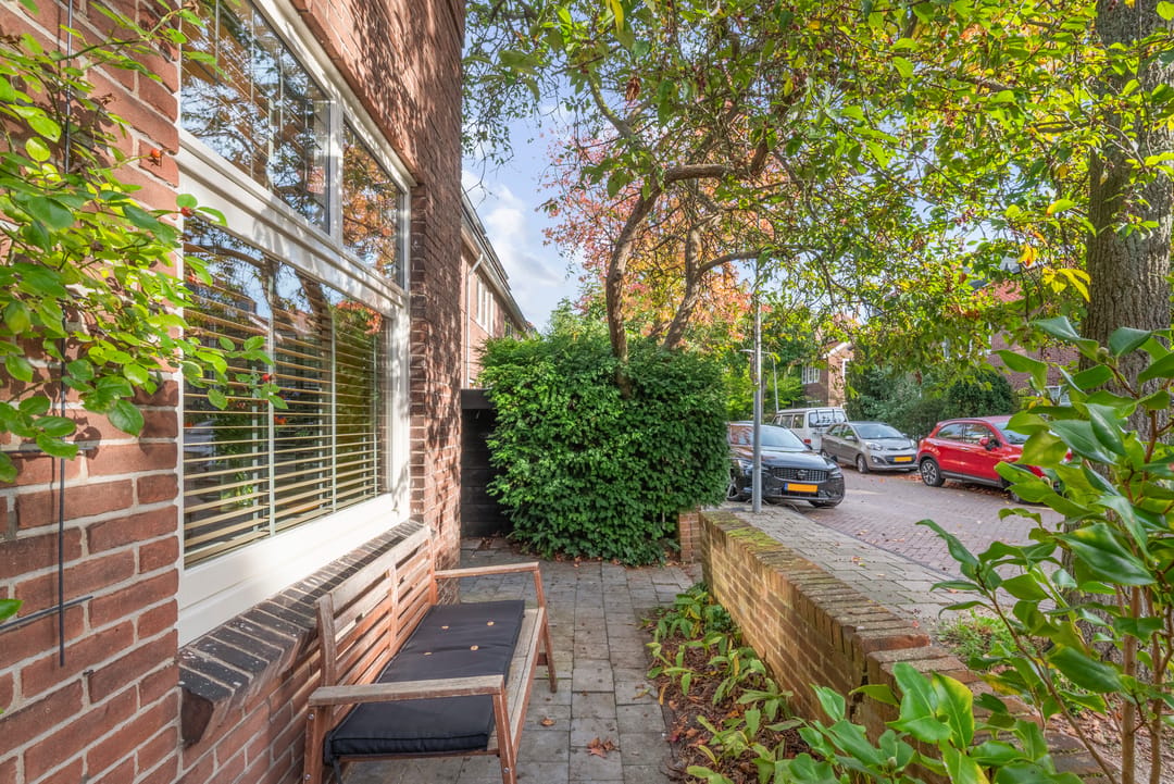 Photo 37 of Van Raephorststraat 24