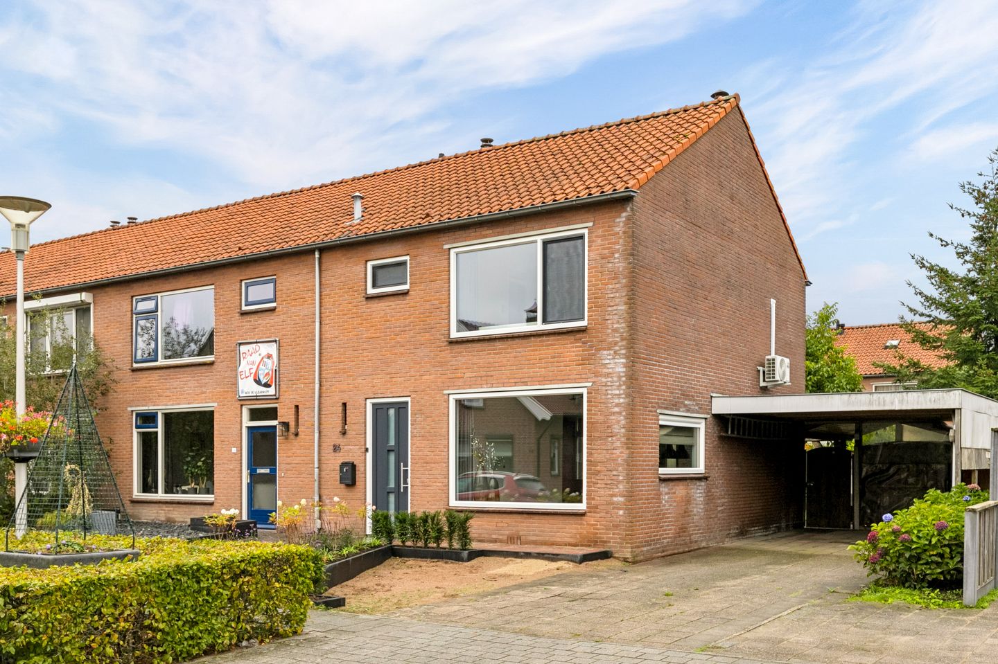 Foto 1 van Azaleastraat 24