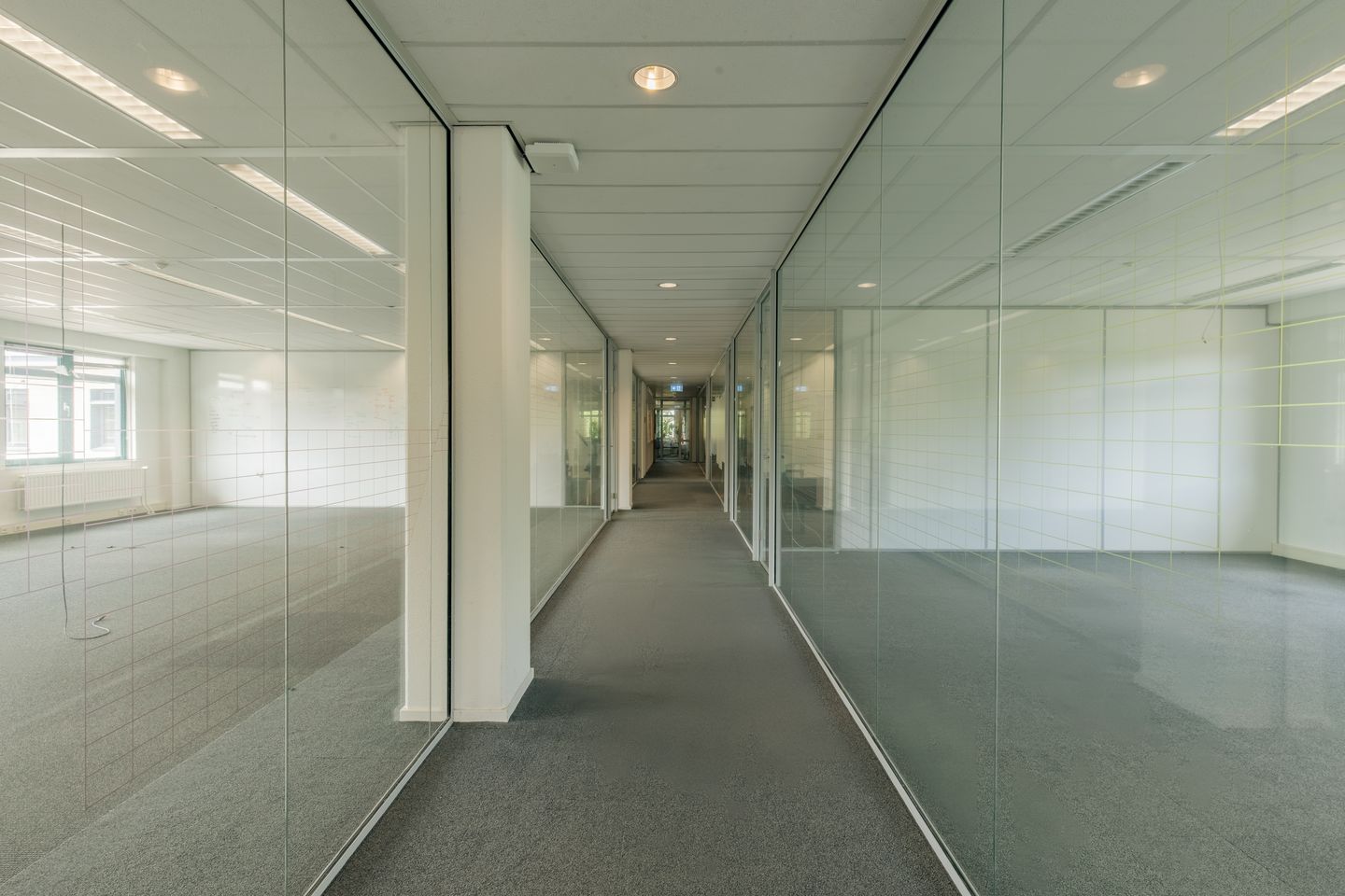 Bekijk foto 2 van Delftechpark 26