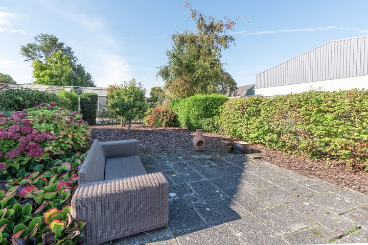 Twee-onder-één-kap te koop: Uiterweg 350-352, Aalsmeer