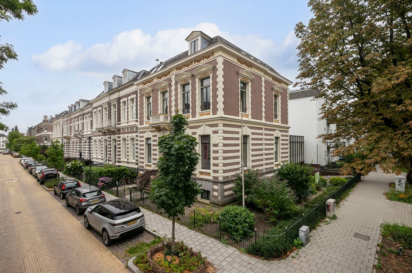 View photo 2 of Parkstraat 38-A