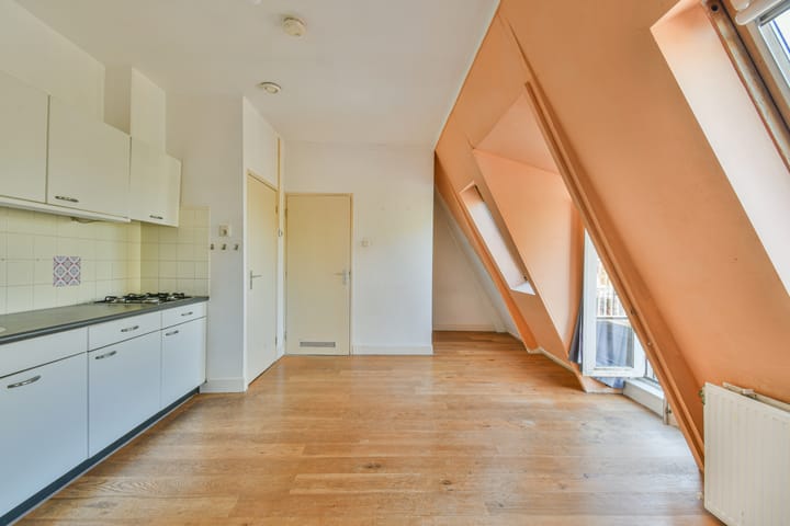 Photo 4 of Brederodestraat 94-4