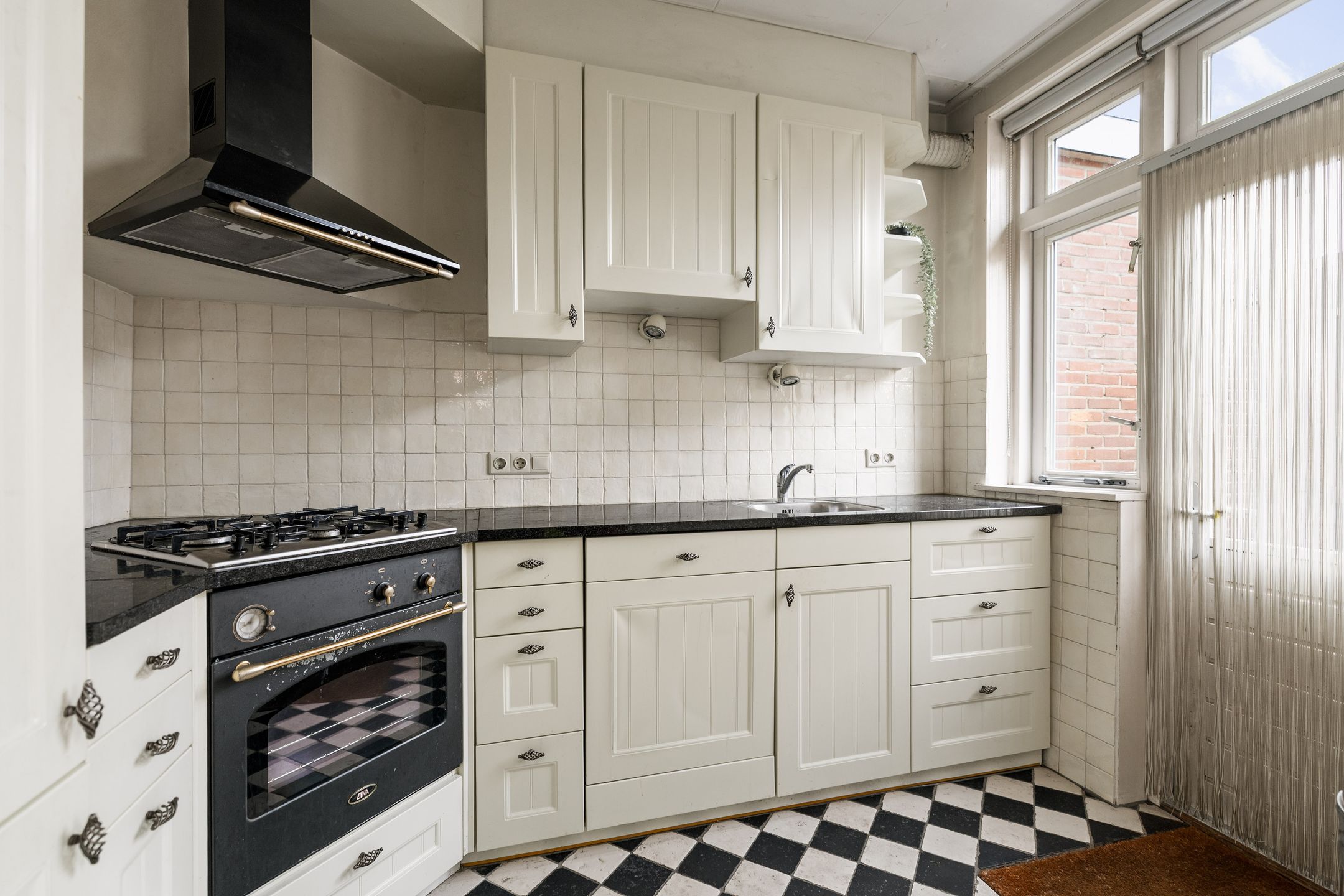 Photo 9 of Leliestraat 17