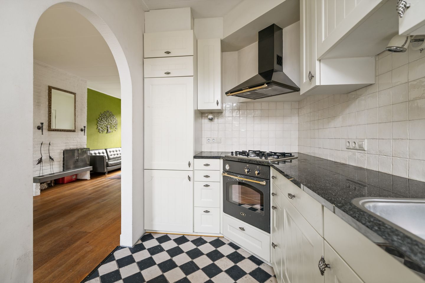 Photo 10 of Leliestraat 17