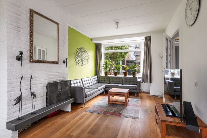 Photo 2 of Leliestraat 17