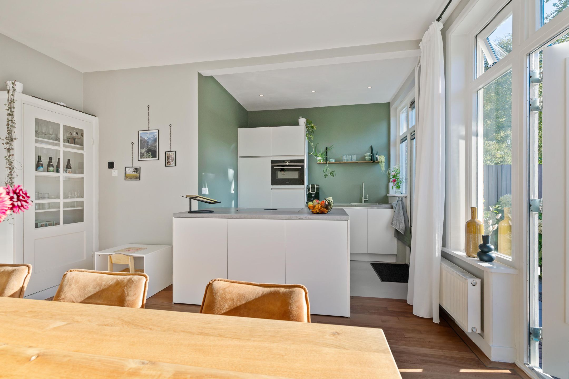 Photo 15 of Van Hamelstraat 13