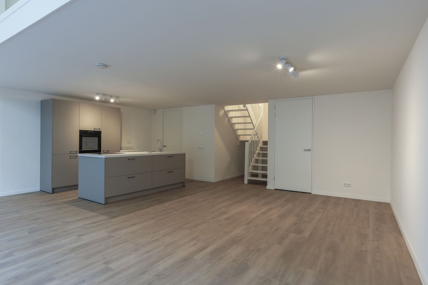 Photo 10 of Pieter Vreedestraat 15