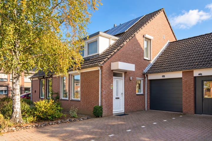Tussenwoning te koop: Hertenerweg 48, Roermond