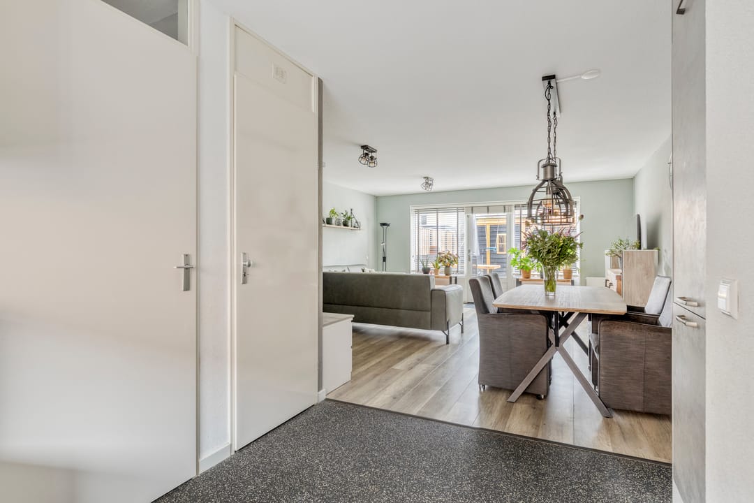 Photo 7 of Hooftstraat 36