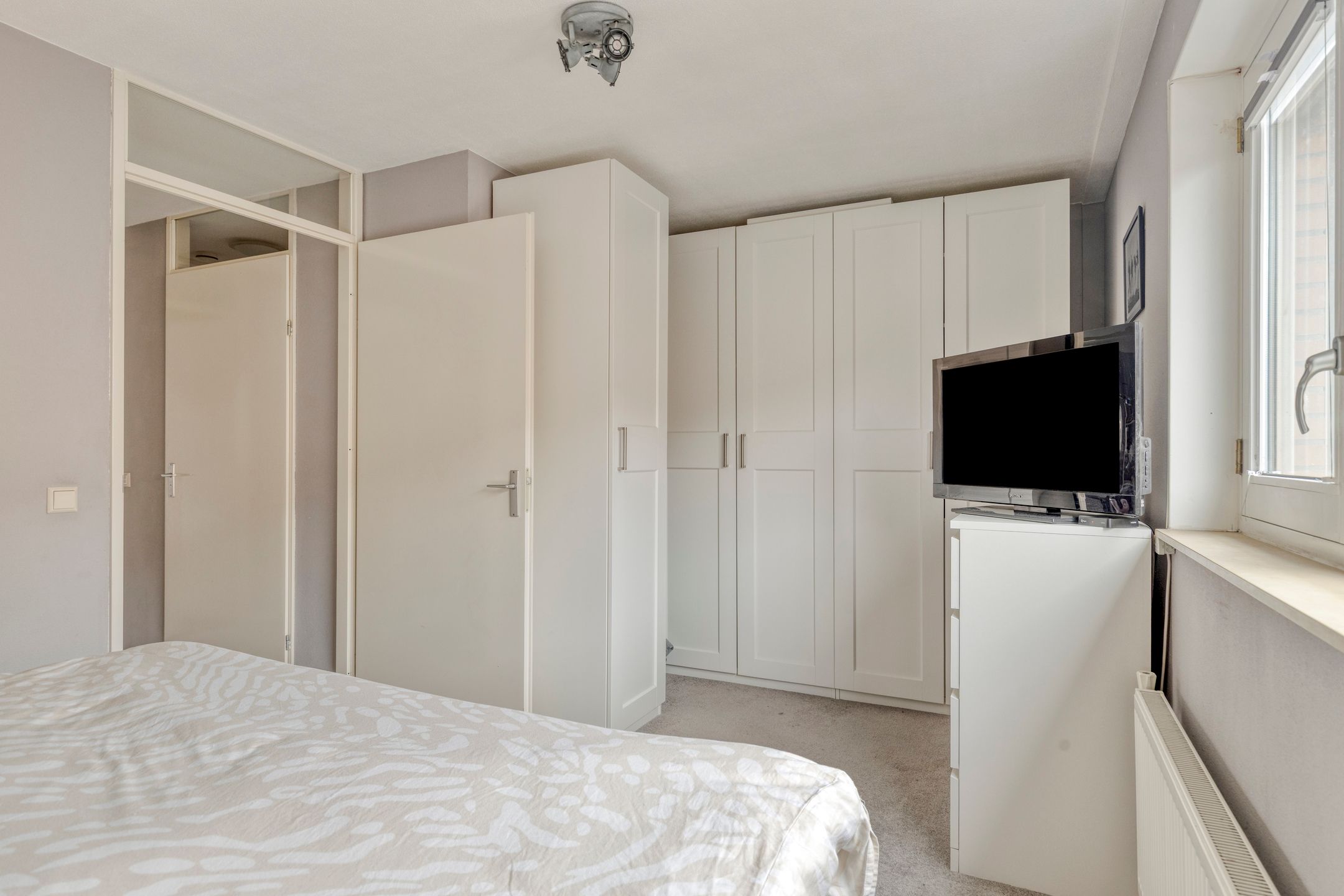 Photo 18 of Hooftstraat 36