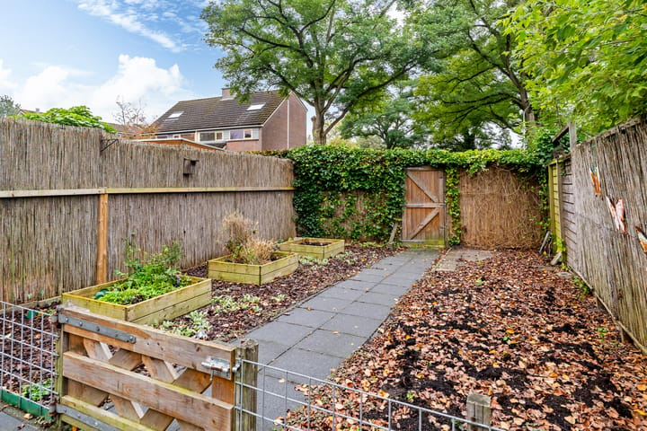 Tussenwoning te koop: Taniaburg 10, Leeuwarden
