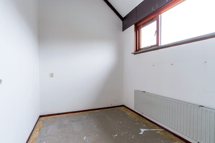 Tussenwoning te koop: Taniaburg 10, Leeuwarden
