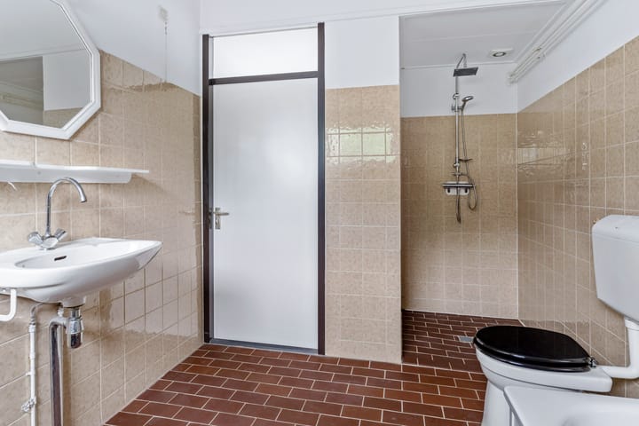 Tussenwoning te koop: Taniaburg 10, Leeuwarden