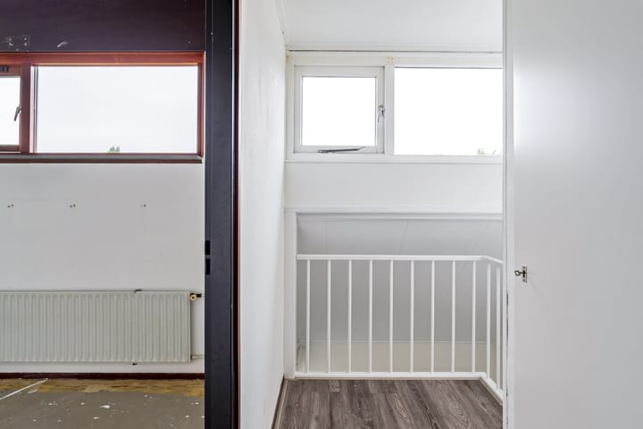 Tussenwoning te koop: Taniaburg 10, Leeuwarden