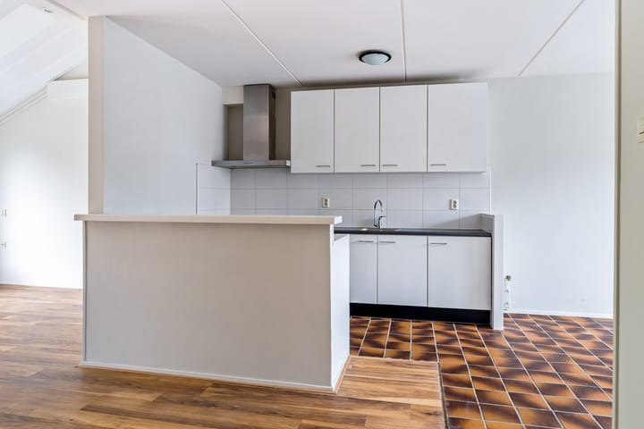 Tussenwoning te koop: Taniaburg 10, Leeuwarden