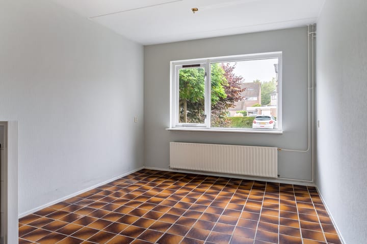 Tussenwoning te koop: Taniaburg 10, Leeuwarden