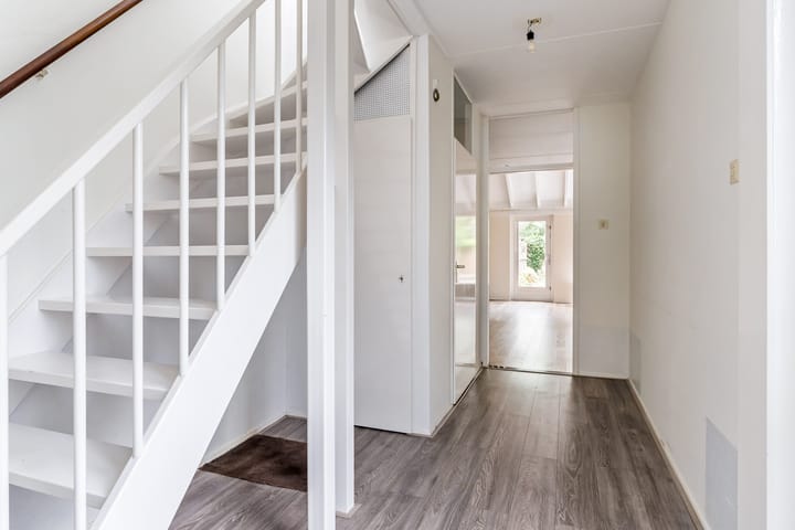 Tussenwoning te koop: Taniaburg 10, Leeuwarden