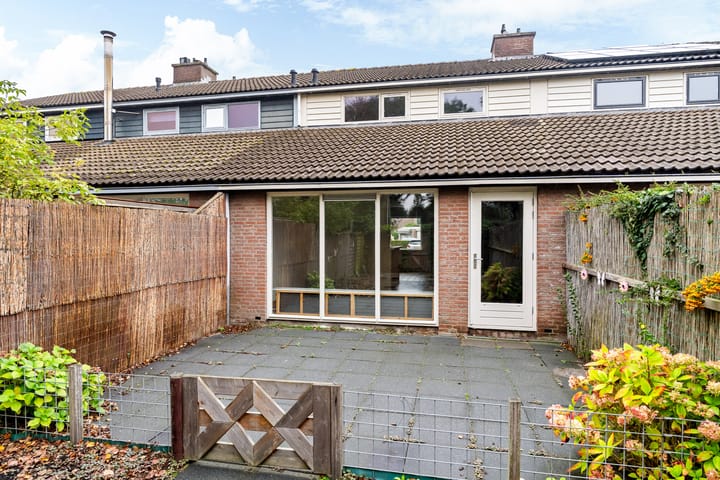 Tussenwoning te koop: Taniaburg 10, Leeuwarden