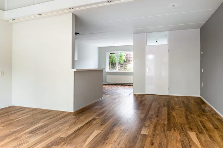 Tussenwoning te koop: Taniaburg 10, Leeuwarden