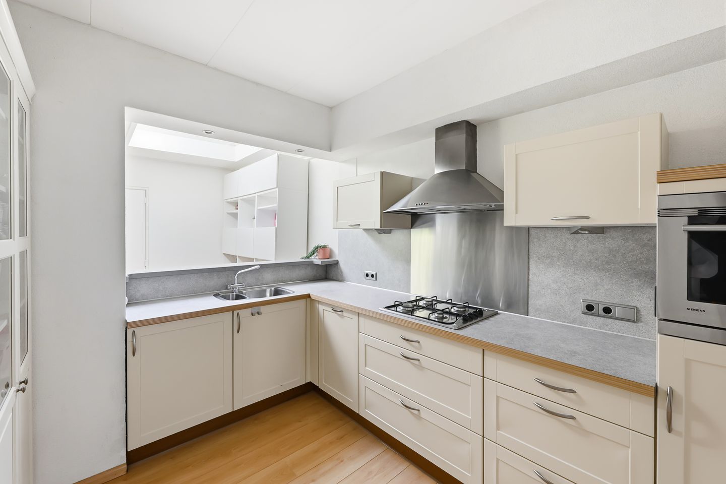 Photo 10 of Prins Hendrikstraat 21