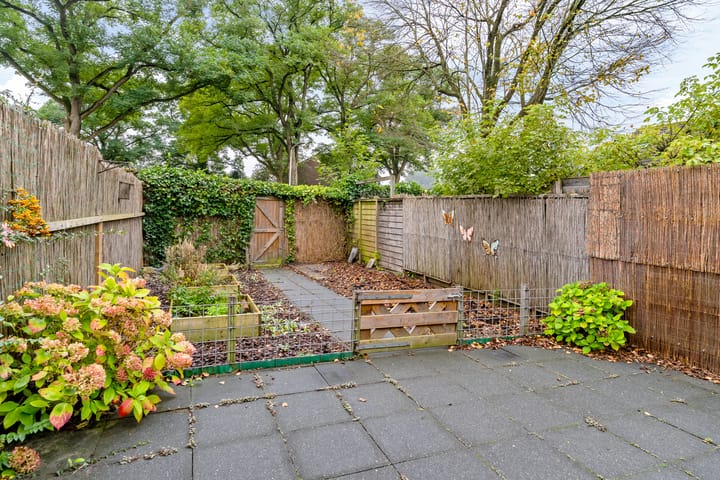 Tussenwoning te koop: Taniaburg 10, Leeuwarden