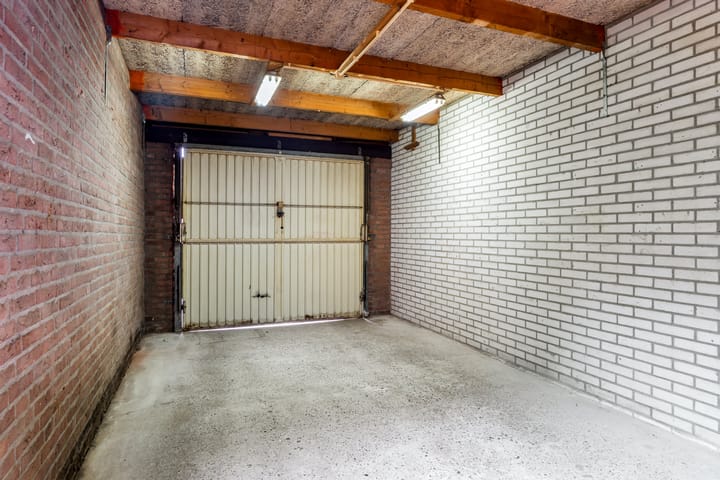 Tussenwoning te koop: Taniaburg 10, Leeuwarden