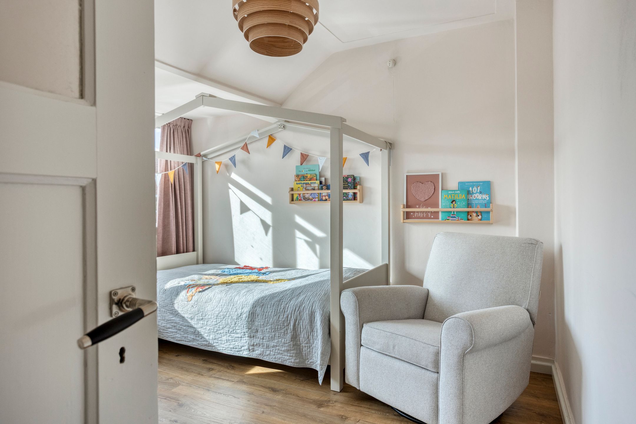 Photo 18 of Obrechtstraat 46