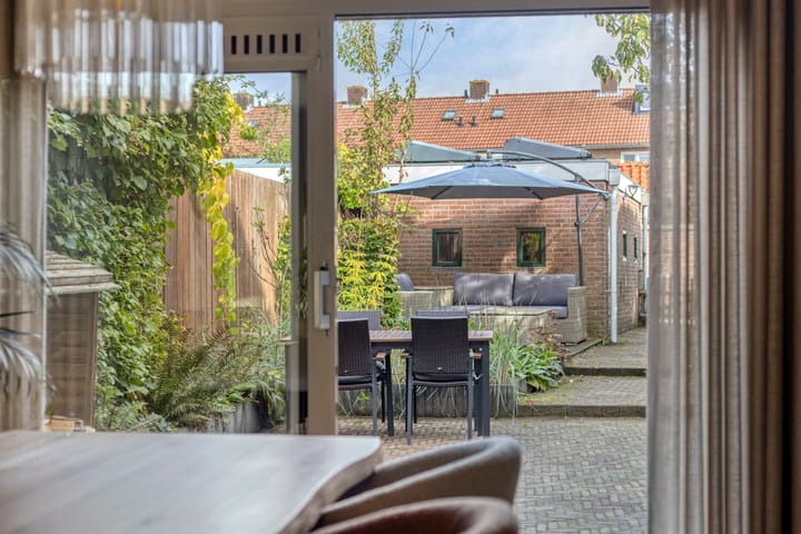 Photo 4 of Obrechtstraat 46
