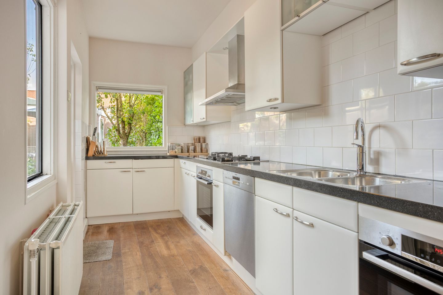 Photo 10 of Obrechtstraat 46