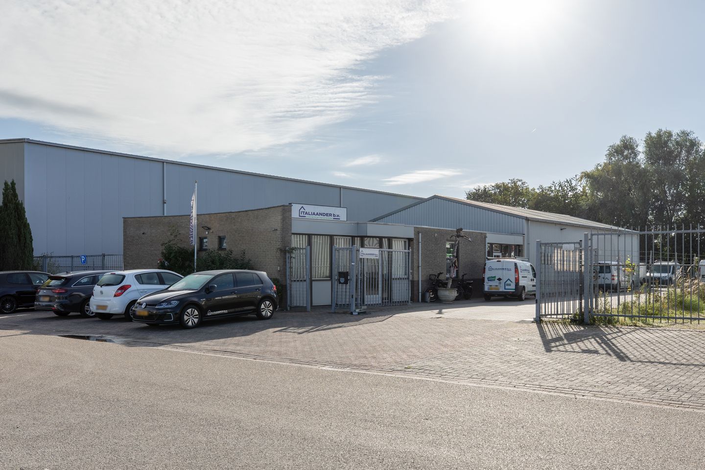 View photo 3 of Bart van Slobbestraat 6
