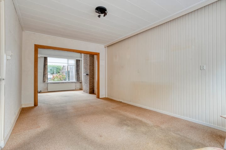 Tussenwoning te koop: Van Laersweg 13, Zwolle