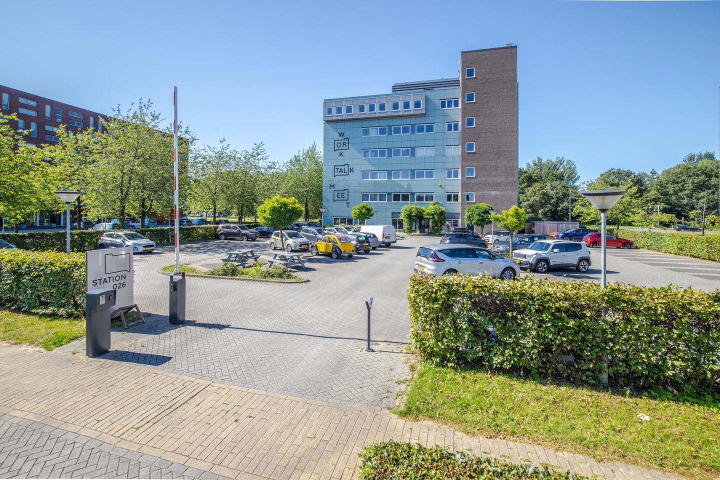 View photo 3 of Mr E.N. van Kleffensstraat 6