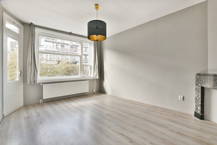 Photo 2 of Trouringhstraat 36-1