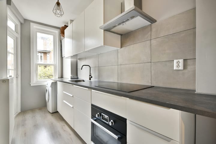 Photo 3 of Trouringhstraat 36-1