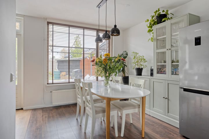 Tussenwoning te koop: Aalbersestraat 38, Helmond