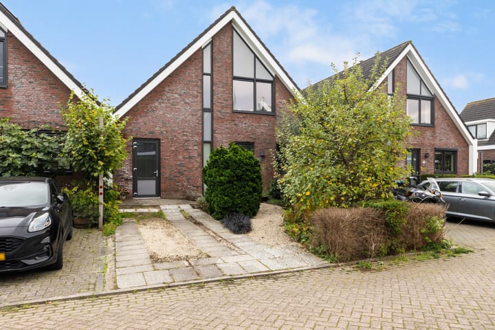 Tussenwoning te koop: Dr. Marga Klompéhof 12, Reeuwijk